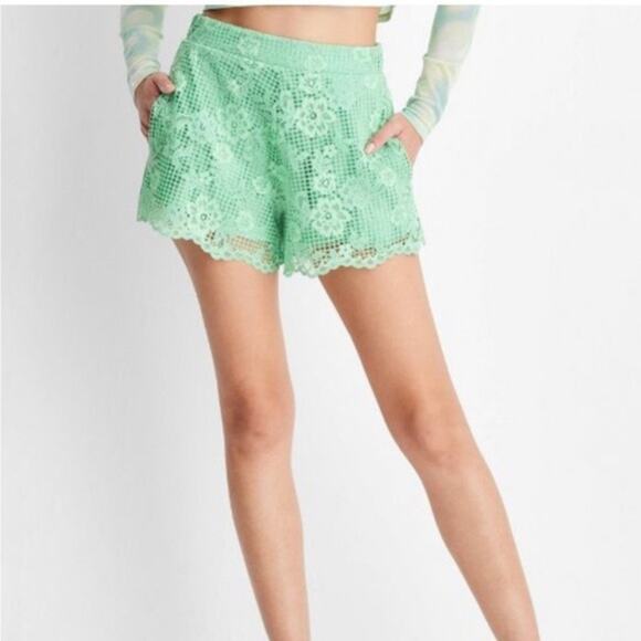 Pull On Lace Shorts Future Collective Green small
NWT
future collective (b18) - Picture 1 of 6